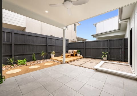 Parkside Perfection with Contemporary Comfort & Lifestyle Appeal