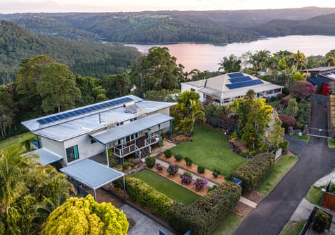 RIDGELINE LIVING WITH VIEWS THAT STOP YOU IN YOUR TRACKS