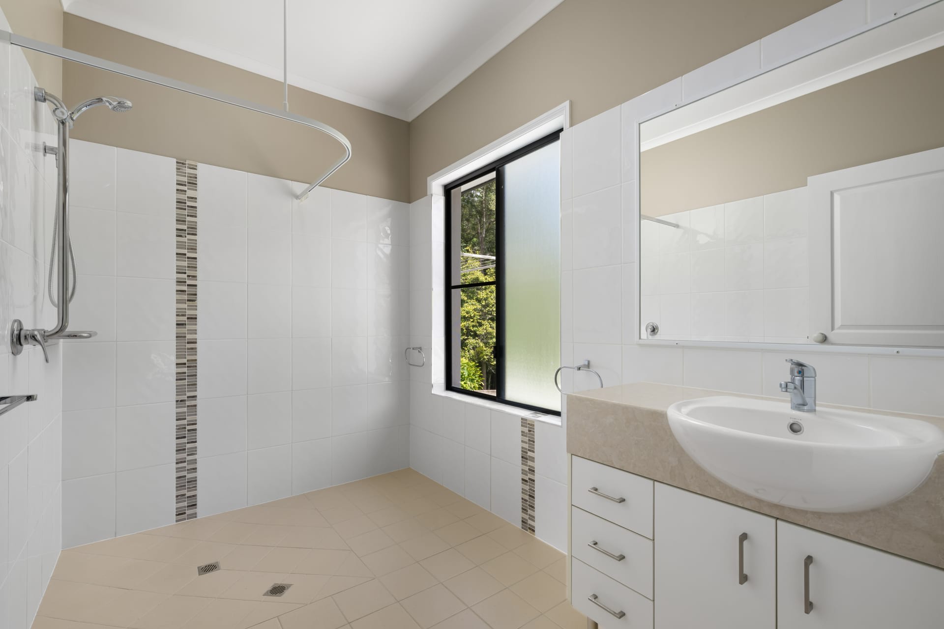 Private West Woombye Lifestyle Retreat with Pool, Shed & Rainforest Setting