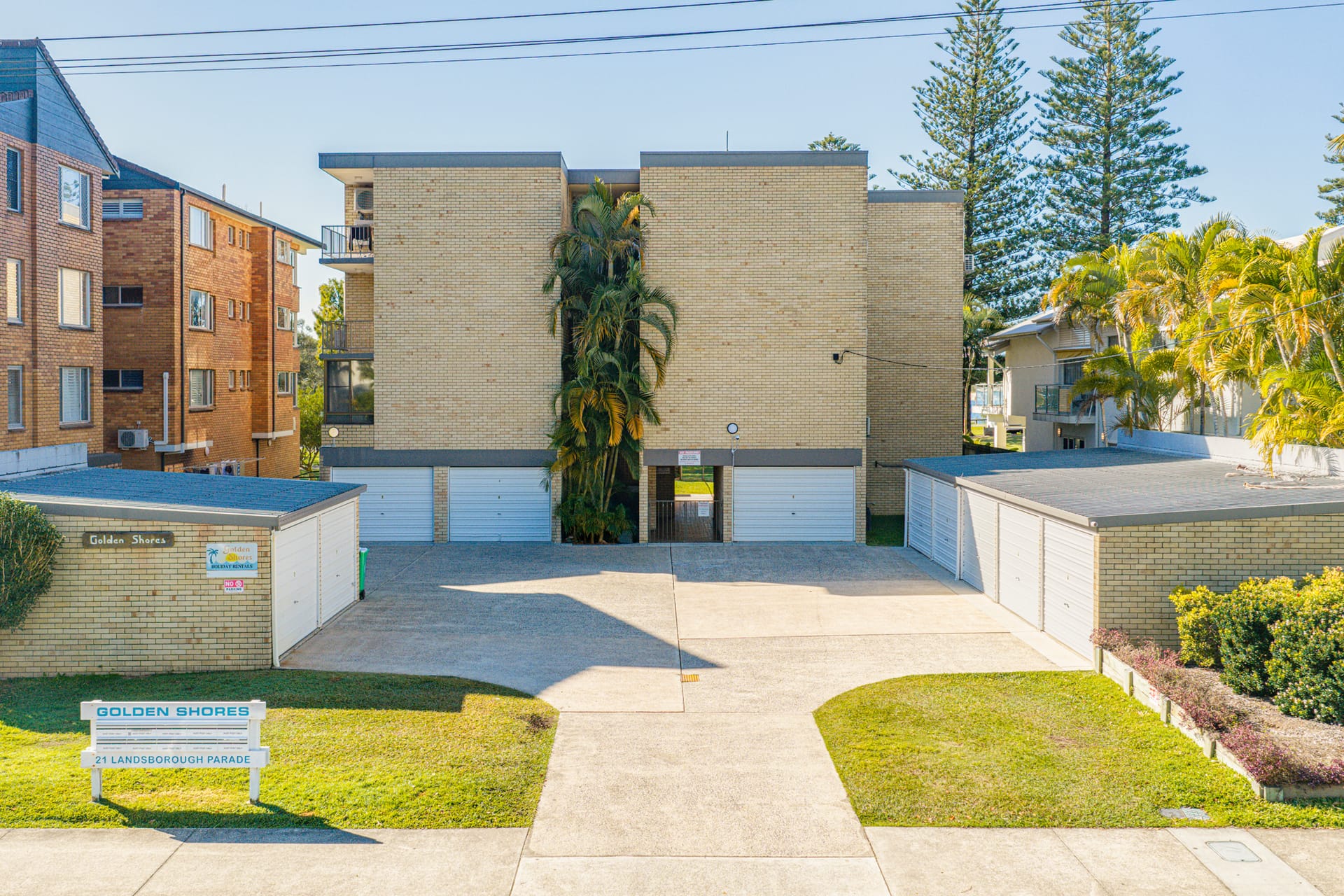 Beachfront Unit in Central Position