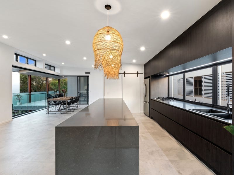 BEACHSIDE PERFECTION - CONTEMPORARY, CHIC, CUSTOMISED!