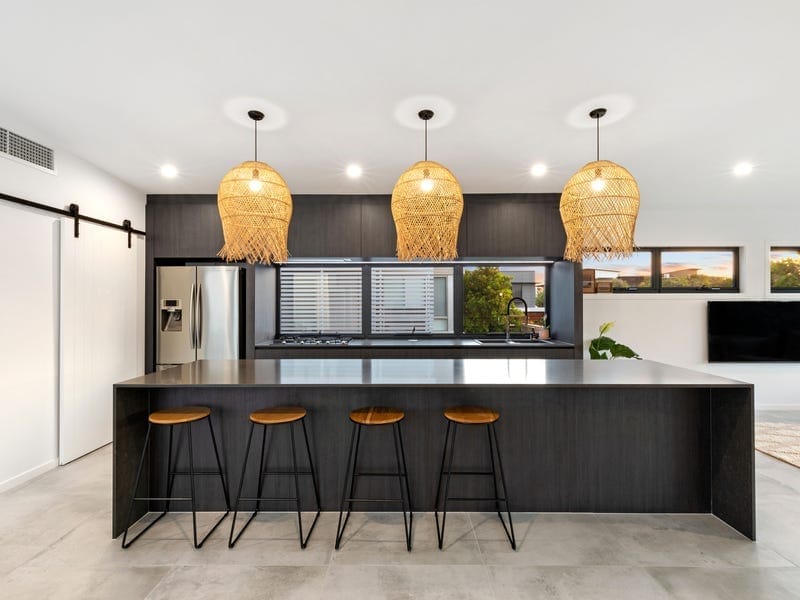 BEACHSIDE PERFECTION - CONTEMPORARY, CHIC, CUSTOMISED!
