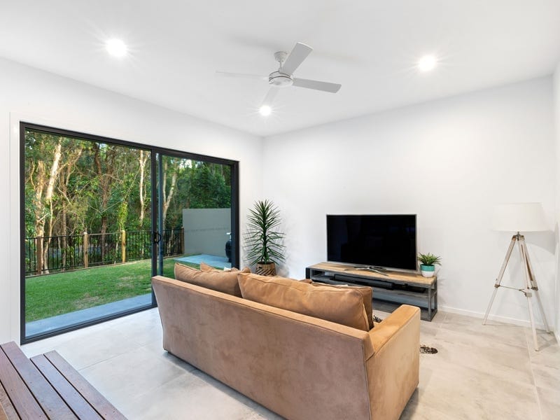 BEACHSIDE PERFECTION - CONTEMPORARY, CHIC, CUSTOMISED!
