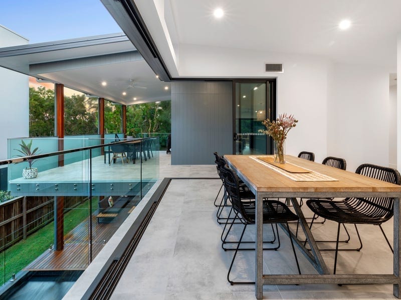 BEACHSIDE PERFECTION - CONTEMPORARY, CHIC, CUSTOMISED!