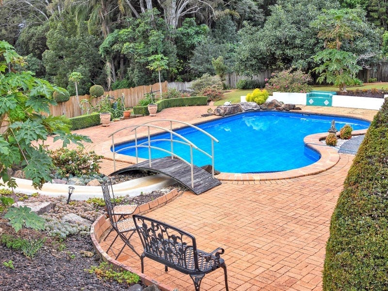 THE WHITE HOUSE ON BUDERIM