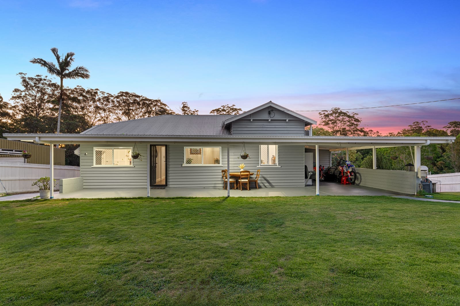 Family-Friendly Queenslander with Horse Yards & Room to Roam