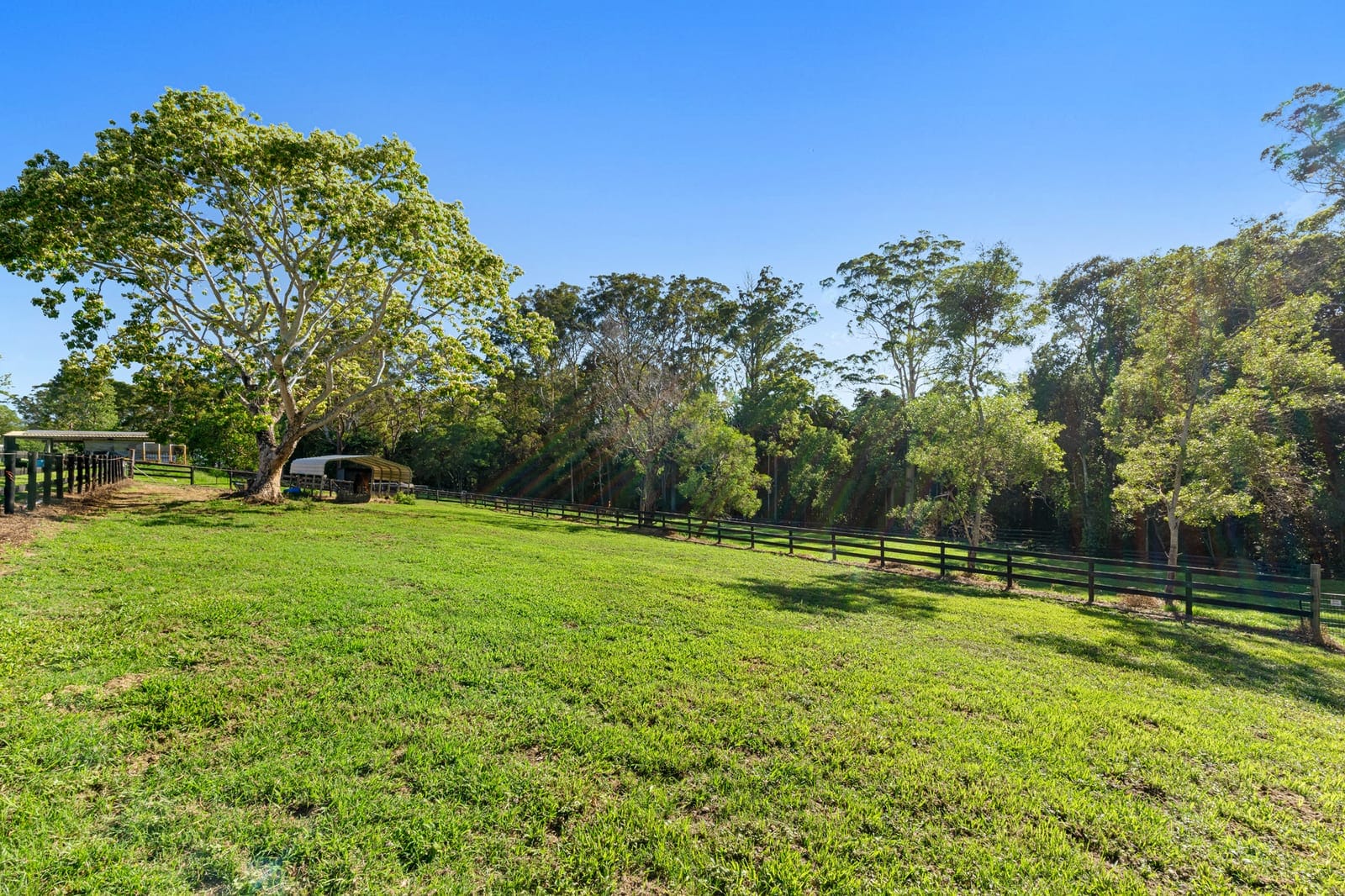 Family-Friendly Queenslander with Horse Yards & Room to Roam