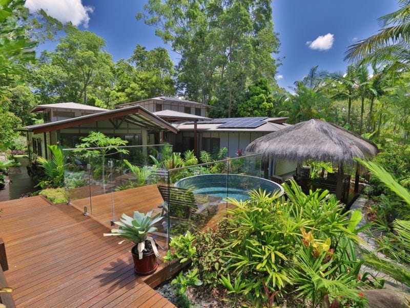 PLANTATION STYLE ON PRIVATE 1/2 ACRE - BUDERIM/MONS