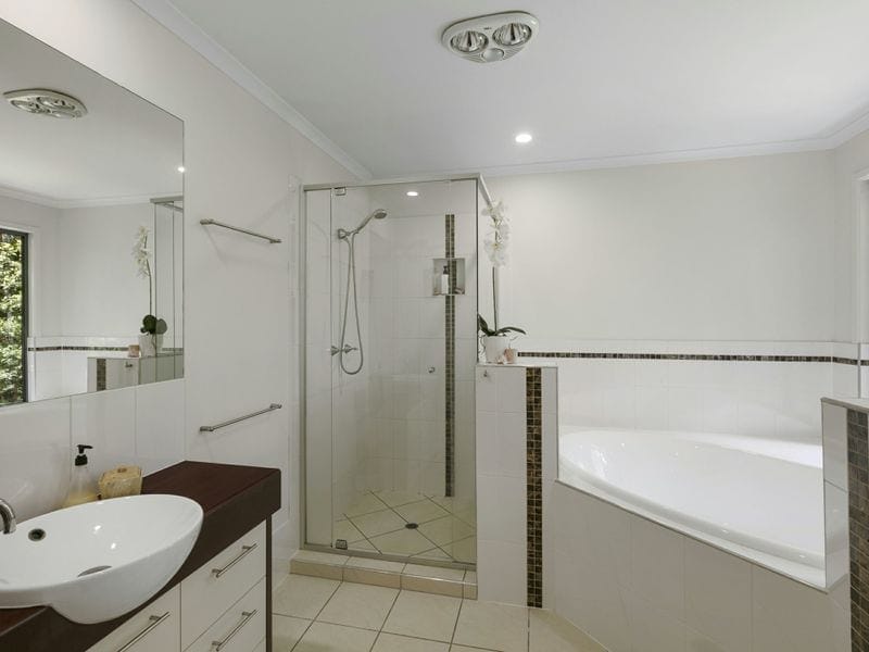 PLANTATION STYLE ON PRIVATE 1/2 ACRE - BUDERIM/MONS