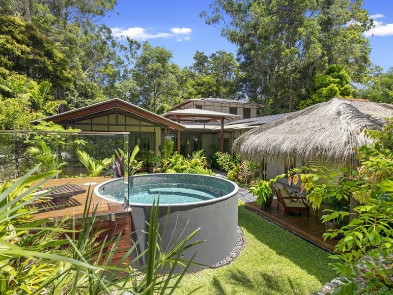 PLANTATION STYLE ON PRIVATE 1/2 ACRE - BUDERIM/MONS