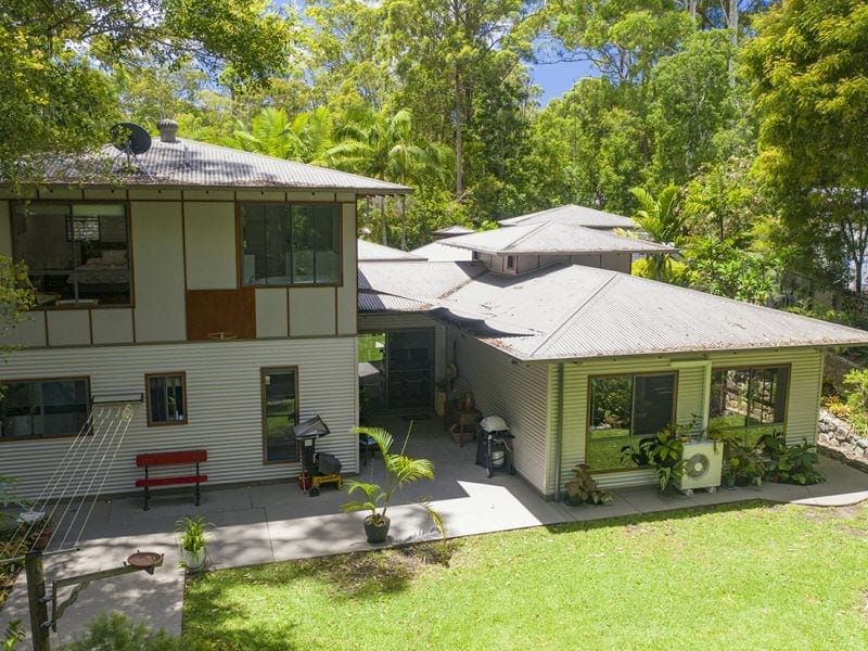 PLANTATION STYLE ON PRIVATE 1/2 ACRE - BUDERIM/MONS