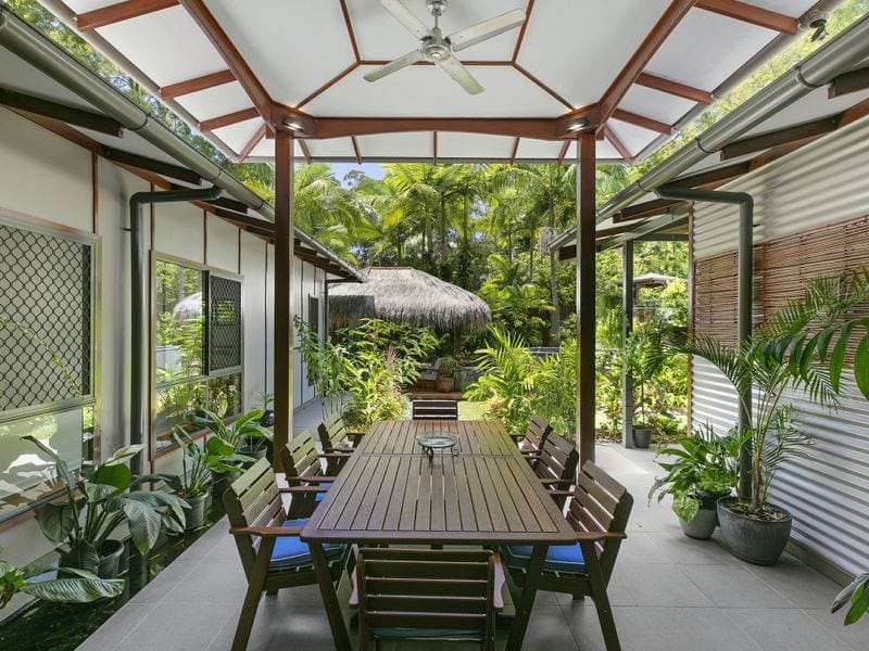 PLANTATION STYLE ON PRIVATE 1/2 ACRE - BUDERIM/MONS
