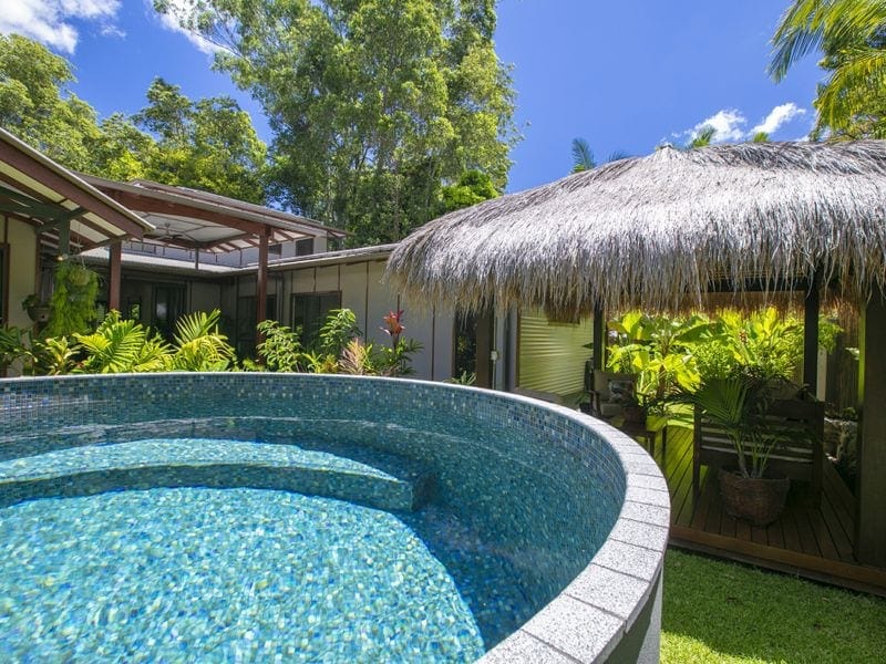 PLANTATION STYLE ON PRIVATE 1/2 ACRE - BUDERIM/MONS