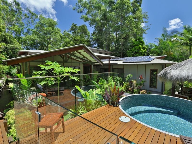 PLANTATION STYLE ON PRIVATE 1/2 ACRE - BUDERIM/MONS