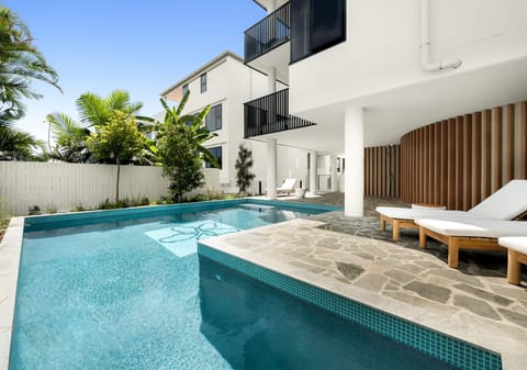 Luxurious Ocean Front Unit By Mosaic!