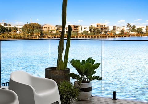 Effortless, Elegant, Waterfront Living!