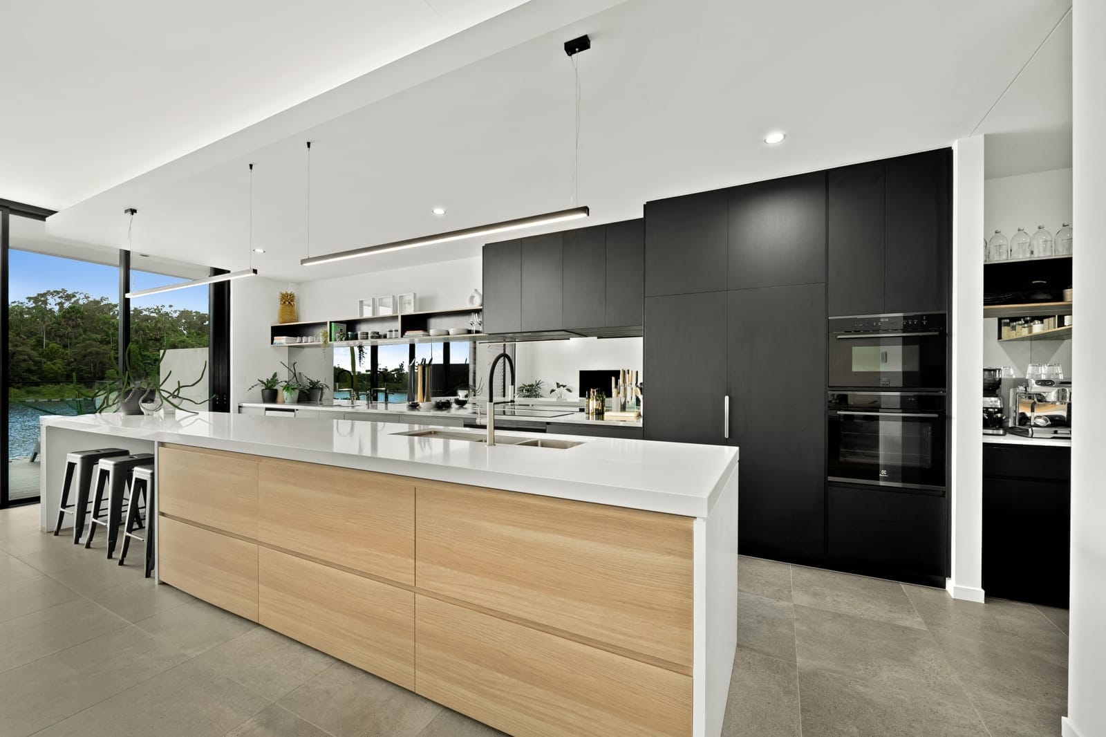 Effortless, Elegant, Waterfront Living!