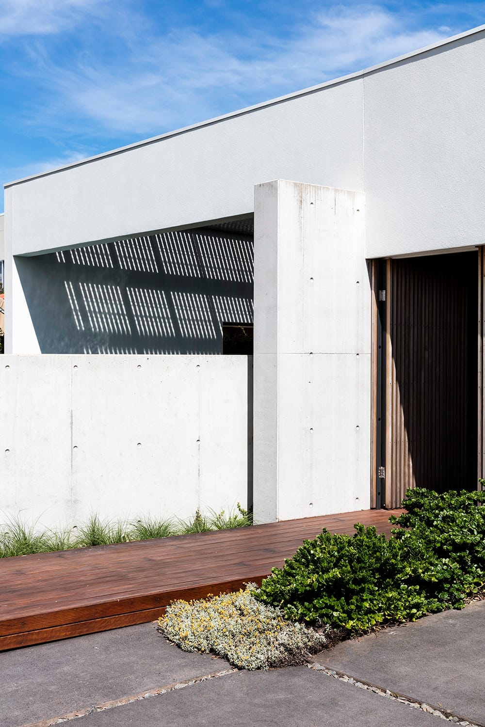 High-End Designer Living: 200m to Sand!
