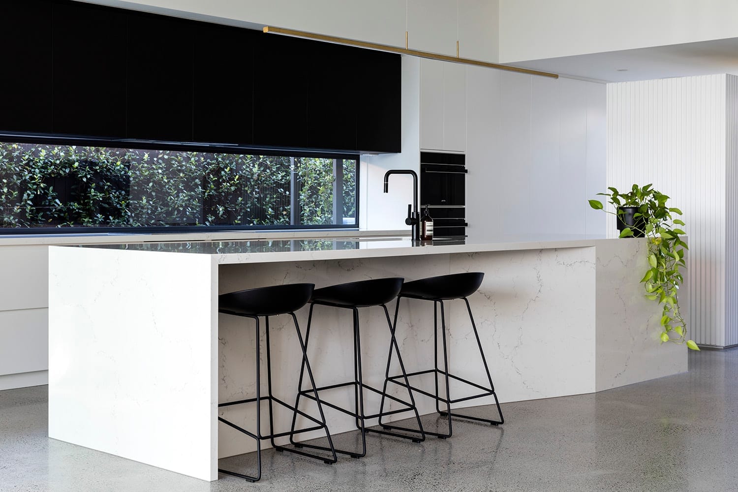 High-End Designer Living: 200m to Sand!