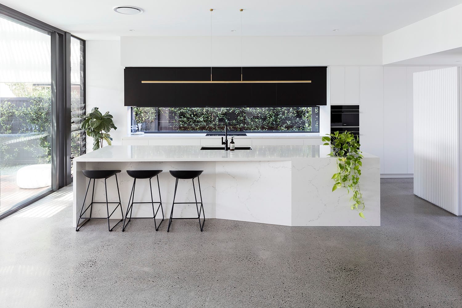 High-End Designer Living: 200m to Sand!