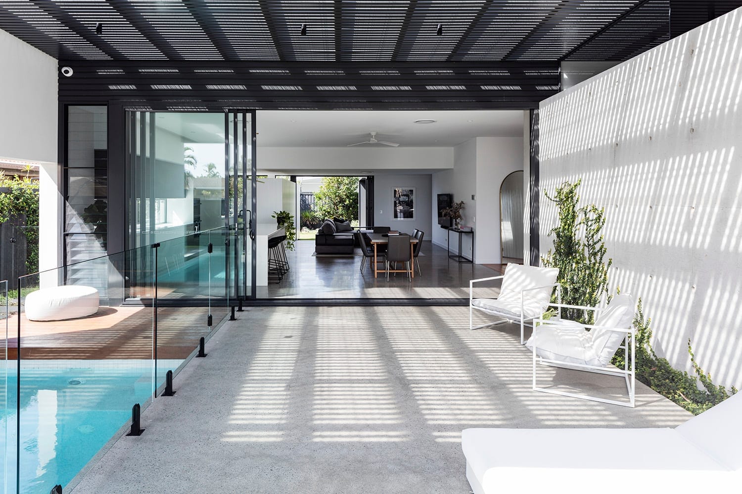 High-End Designer Living: 200m to Sand!