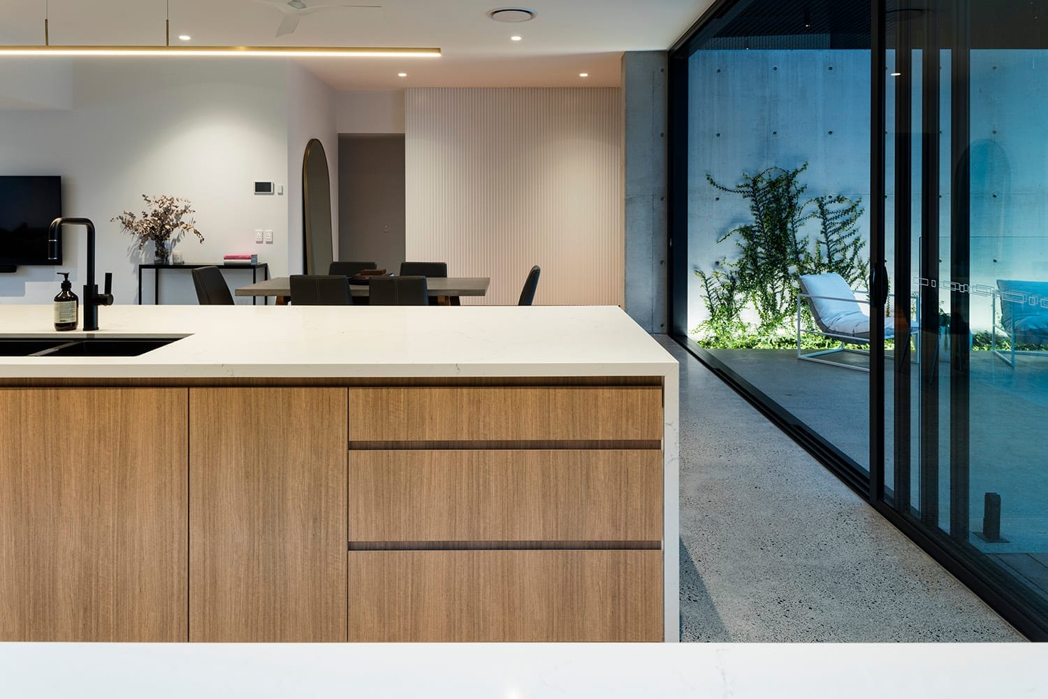 High-End Designer Living: 200m to Sand!