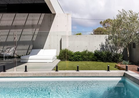 High-End Designer Living: 200m to Sand!