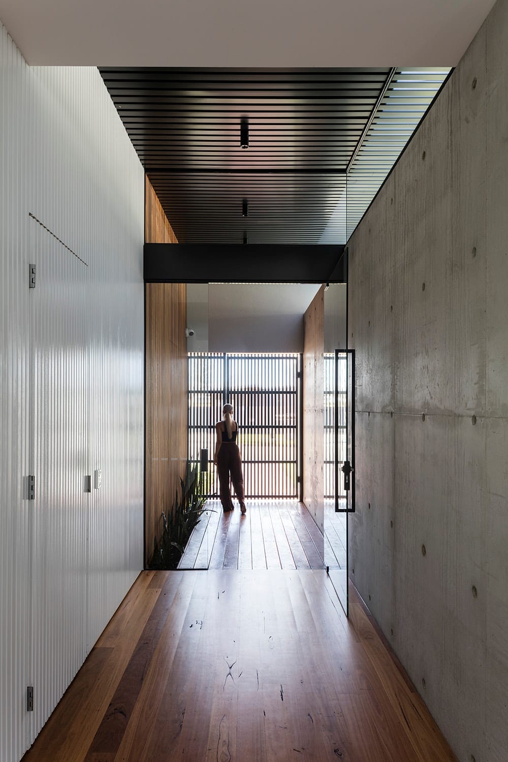 High-End Designer Living: 200m to Sand!