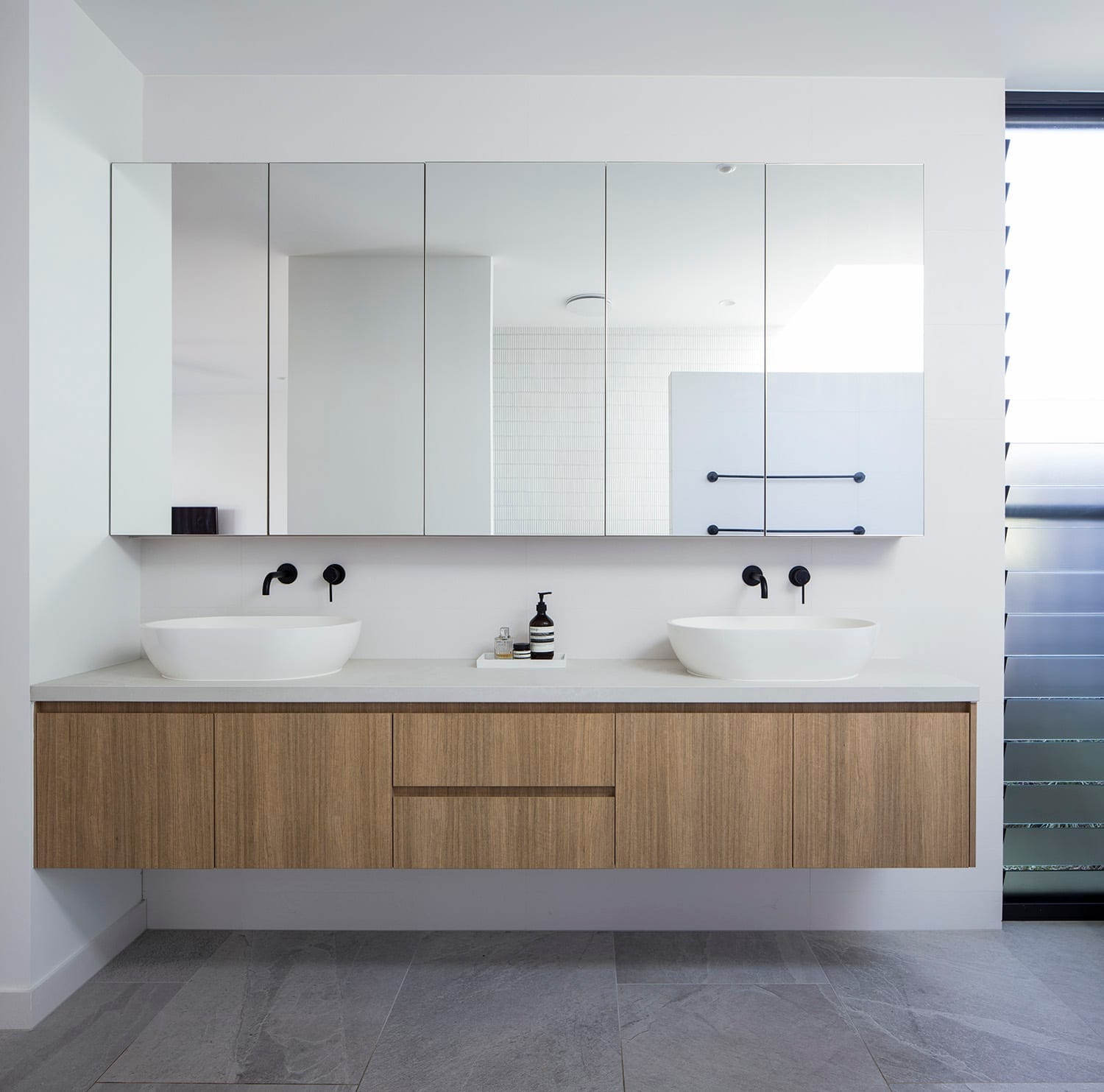 High-End Designer Living: 200m to Sand!