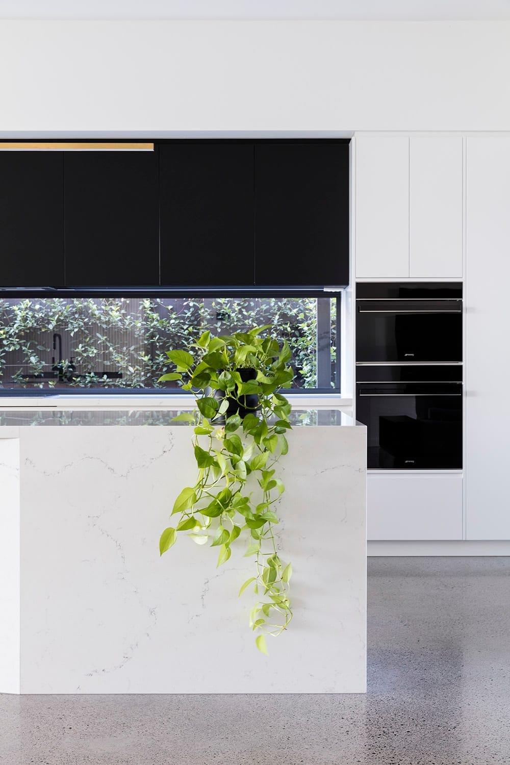 High-End Designer Living: 200m to Sand!