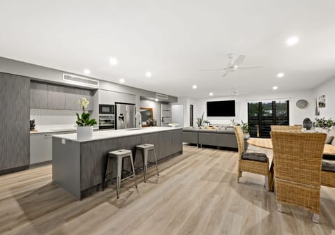 Low Maintenance: Luxury, Lifestyle, Location!