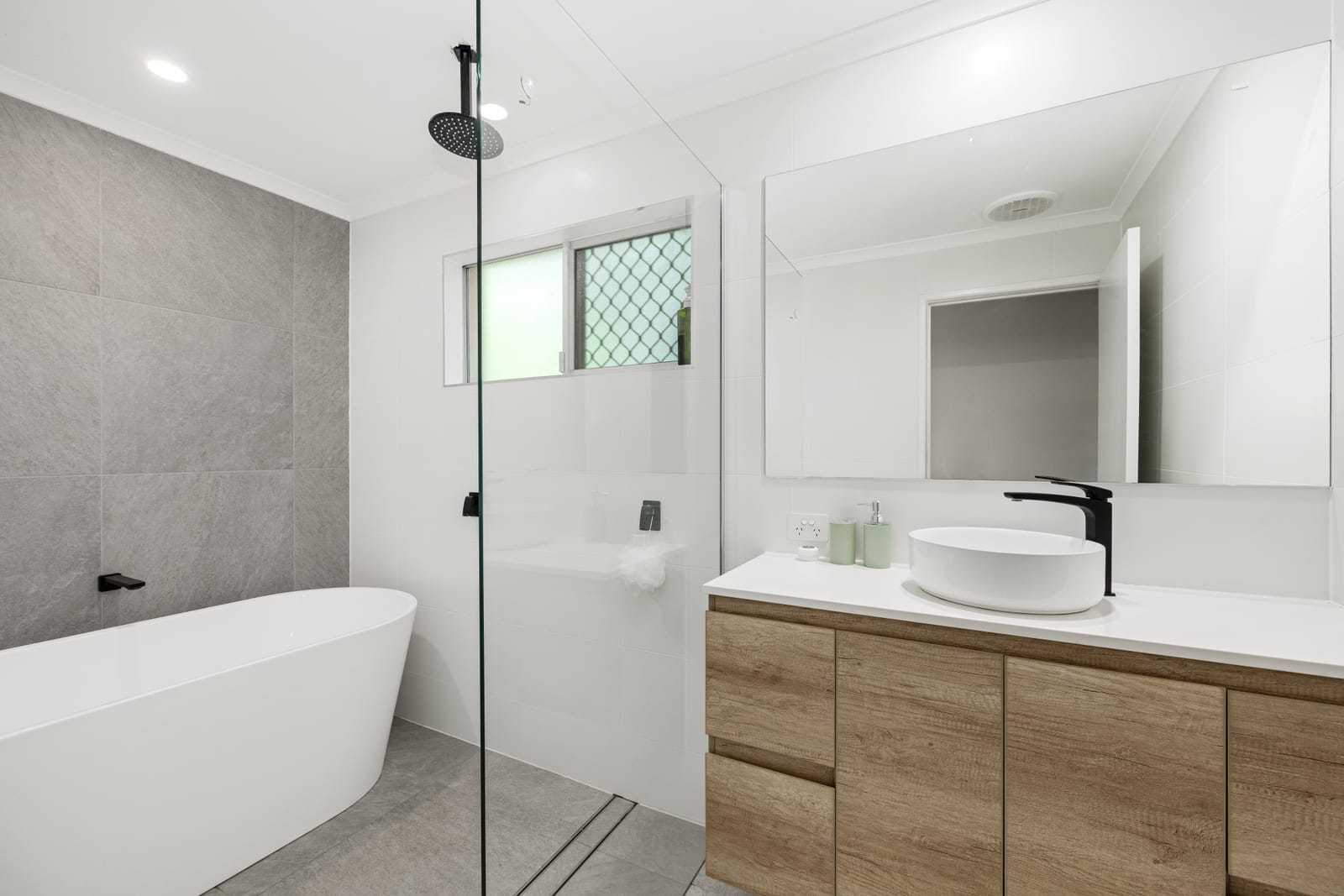 Palmwoods Perfection: Renovated Family Home