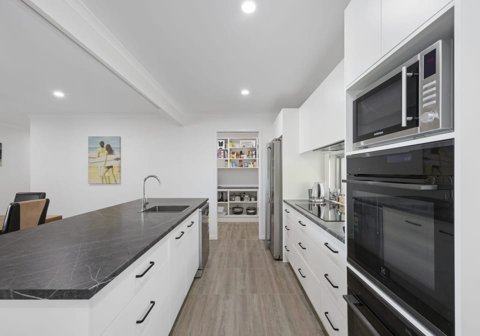 Palmwoods Perfection: Renovated Family Home