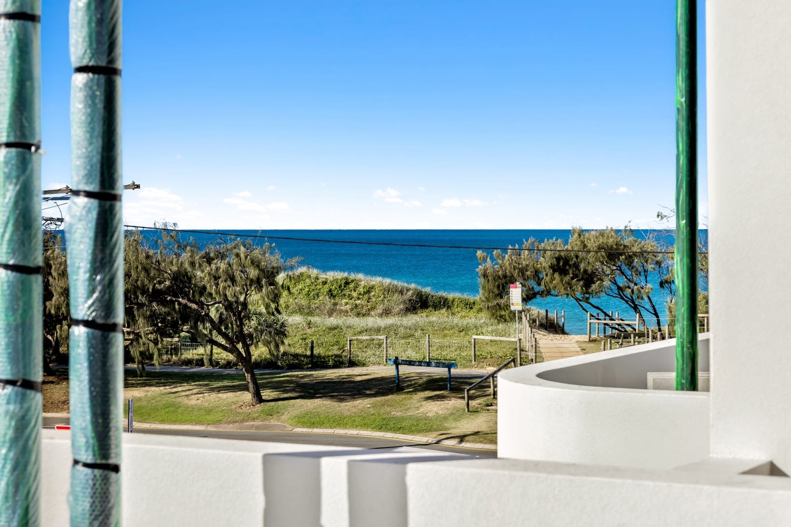 Luxury Tri-Level Designer Home: 50m to Sand!