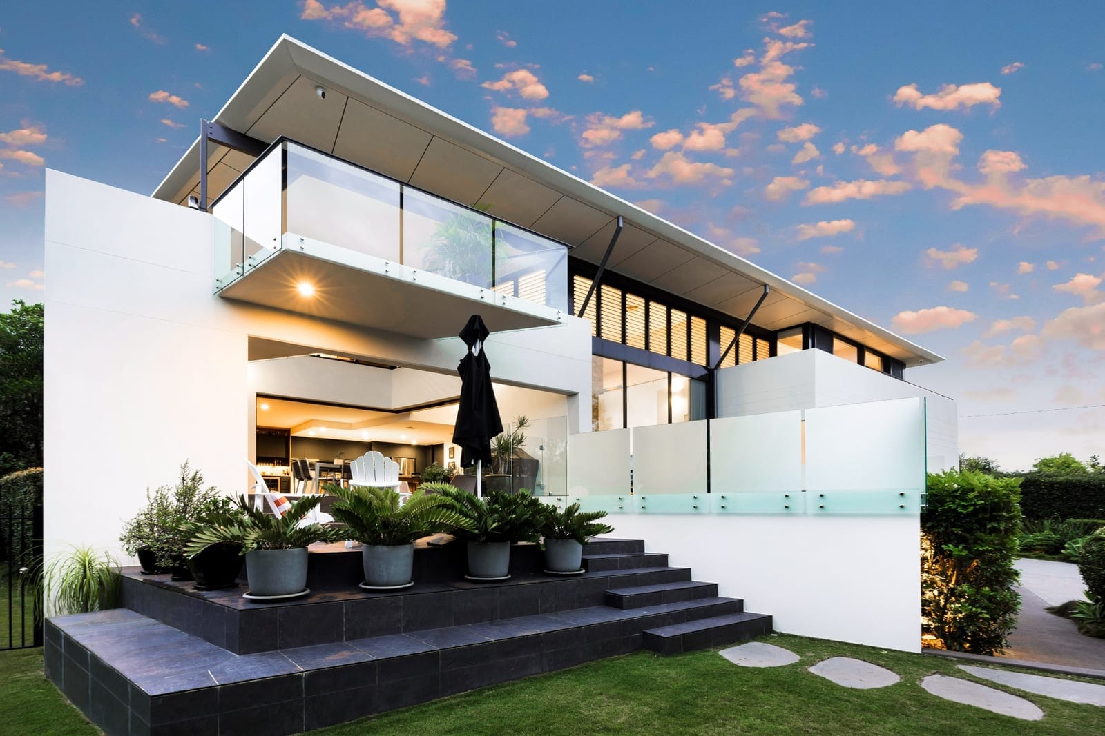 Beachfront Masterpiece: Unrivalled Lifestyle on Offer!