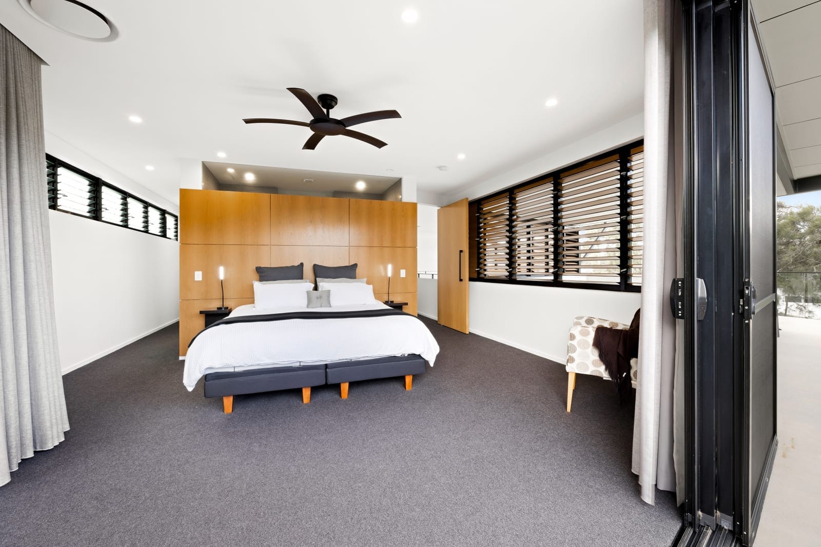 Beachfront Masterpiece: Unrivalled Lifestyle on Offer!