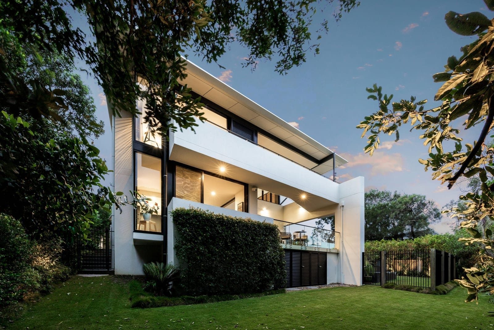 Beachfront Masterpiece: Unrivalled Lifestyle on Offer!