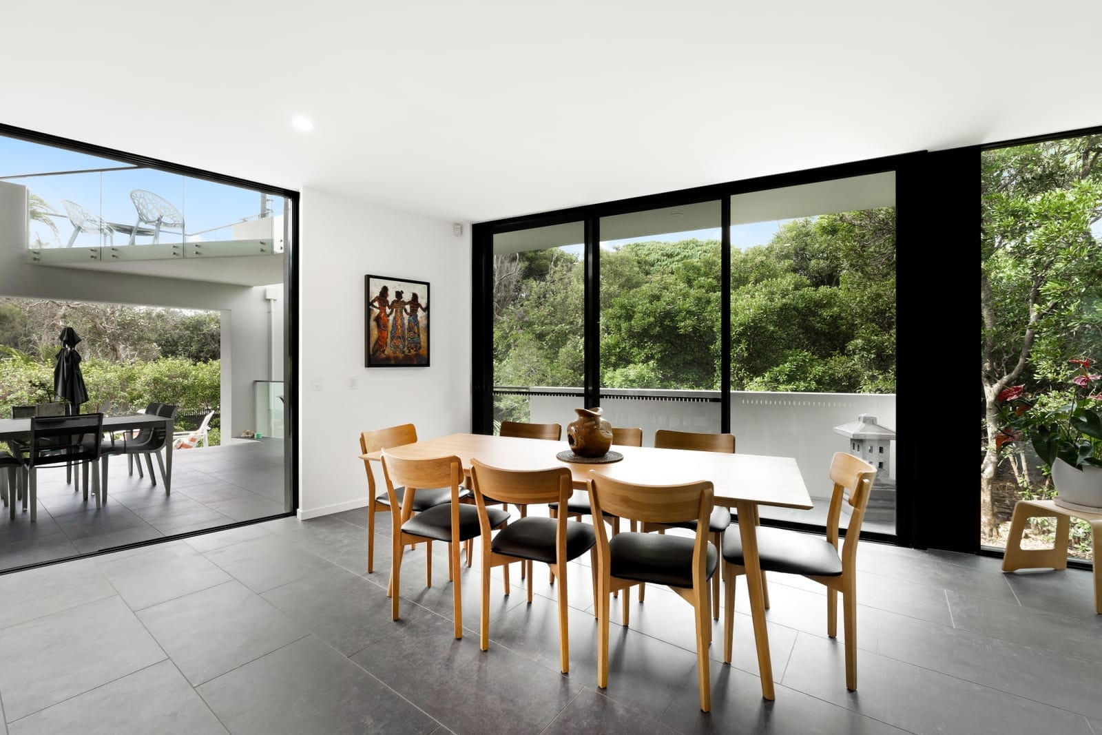 Beachfront Masterpiece: Unrivalled Lifestyle on Offer!