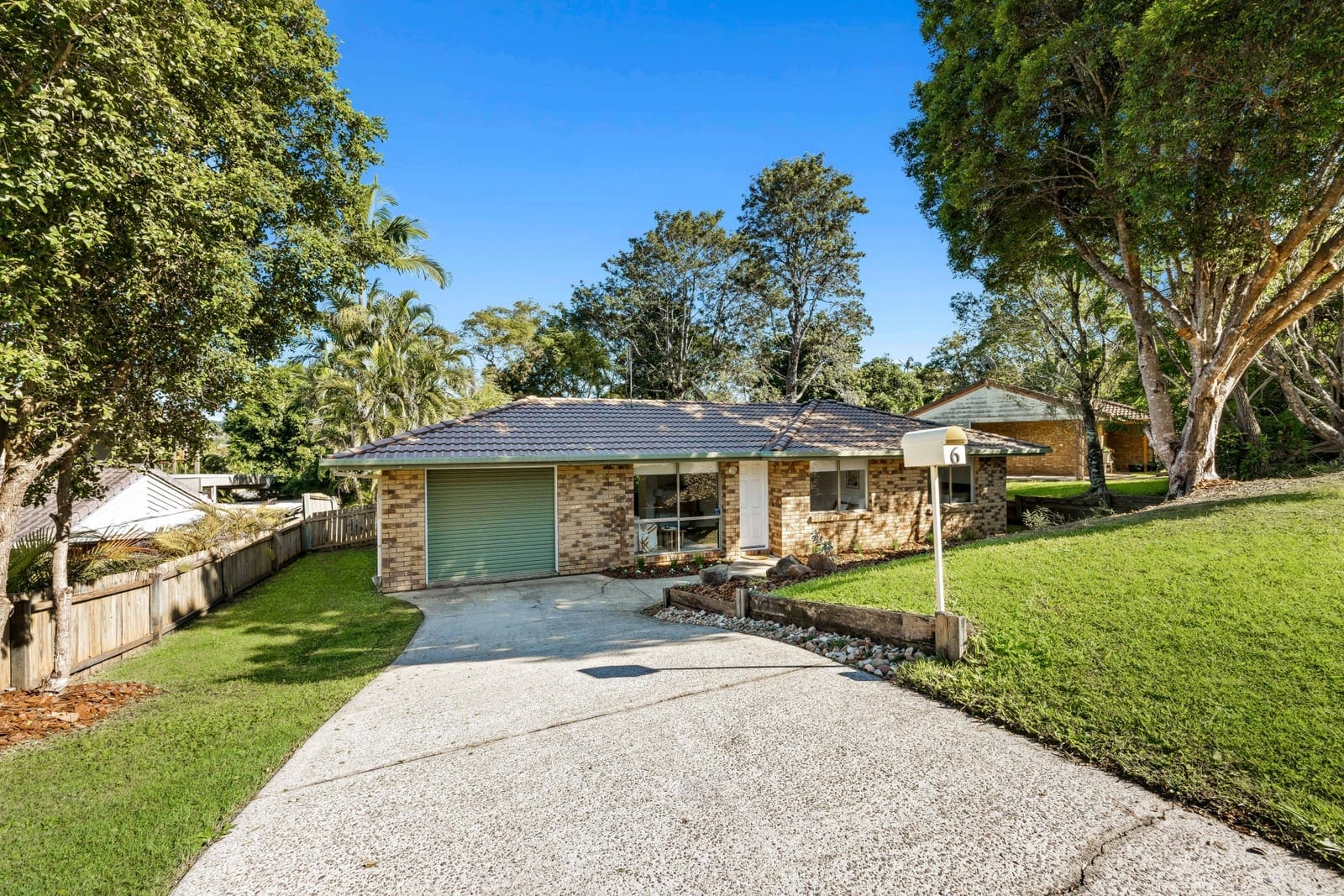 Recently Renovated House on a Large 1100m2 Block!