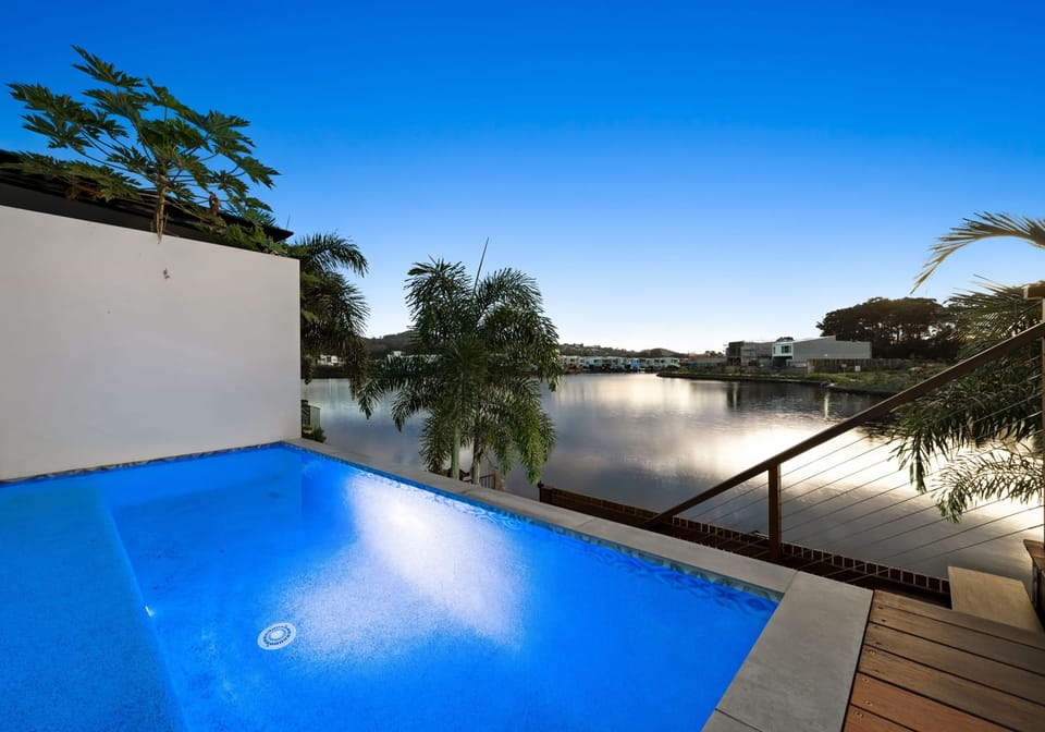 RARE Absolute Waterfront Block: Direct Access