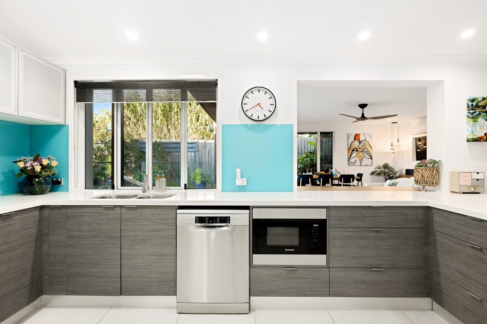 100m to Beach: Designer Living!
