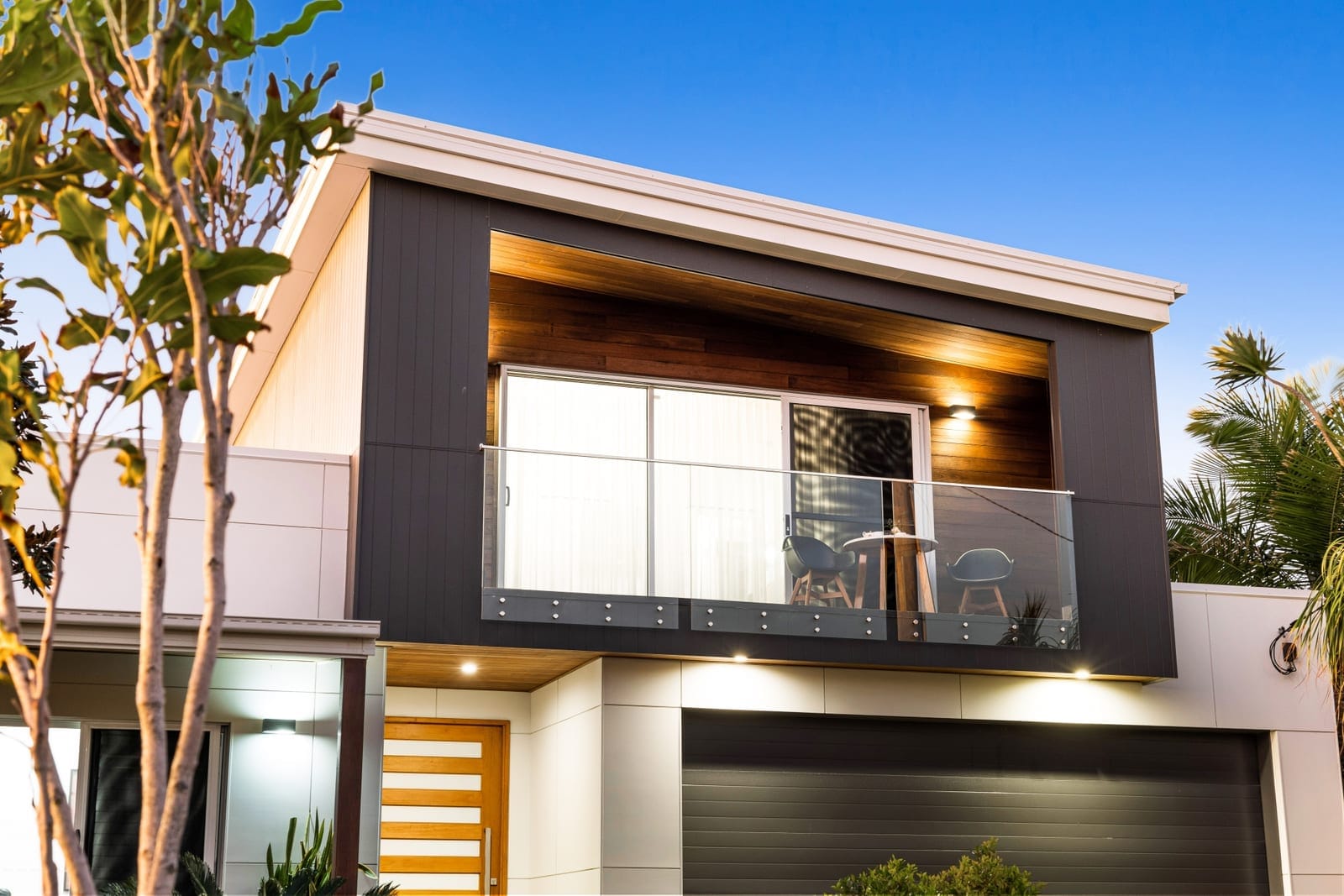100m to Beach: Designer Living!