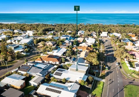100m to Beach: Designer Living!