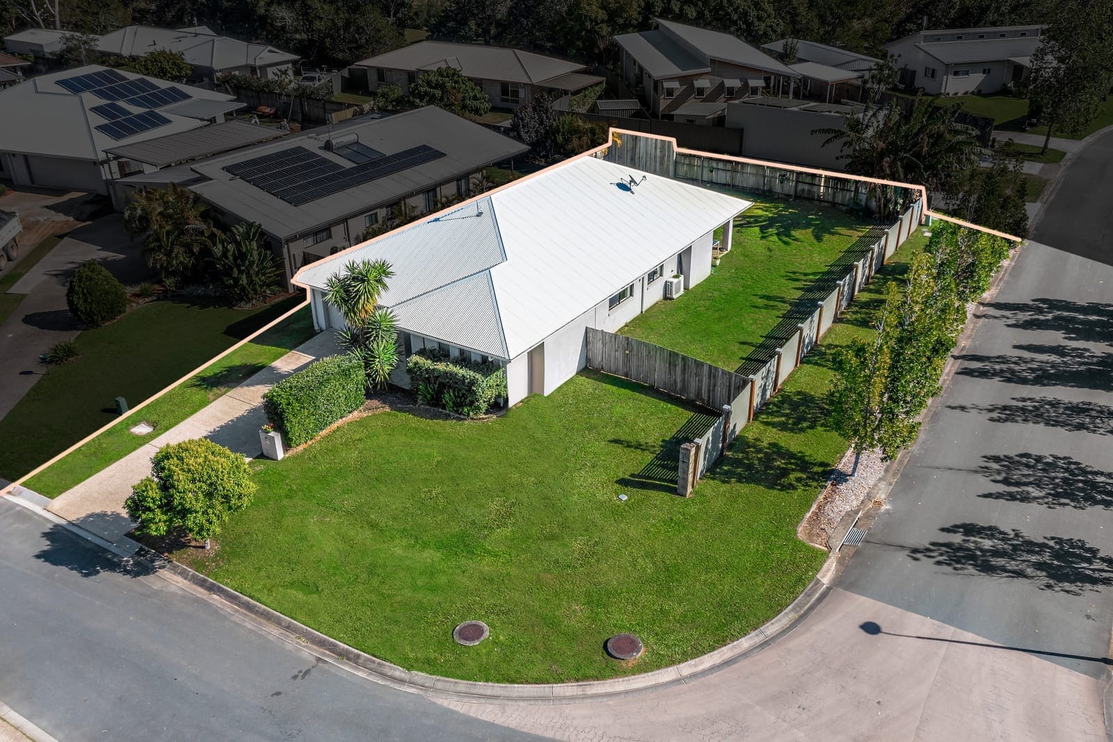 Corner Block, BIG Fenced Yard!