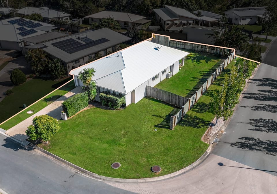 Corner Block, BIG Fenced Yard!