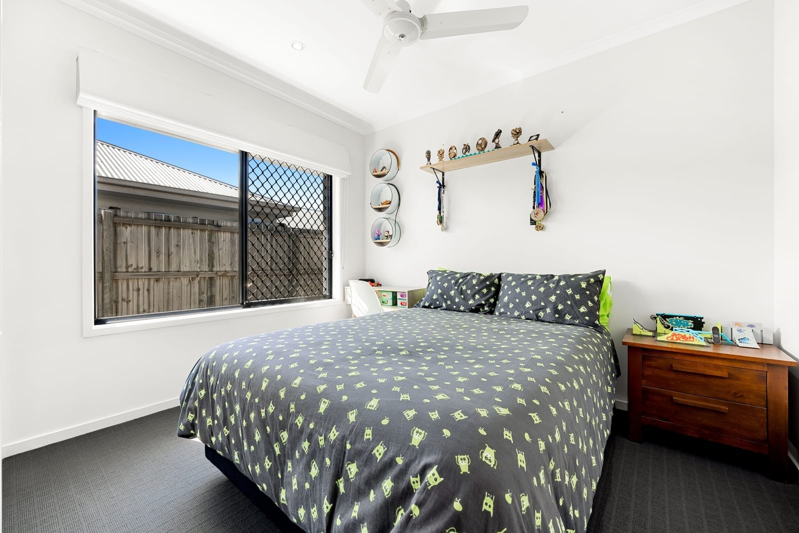 Modern comfort and privacy in leafy central position