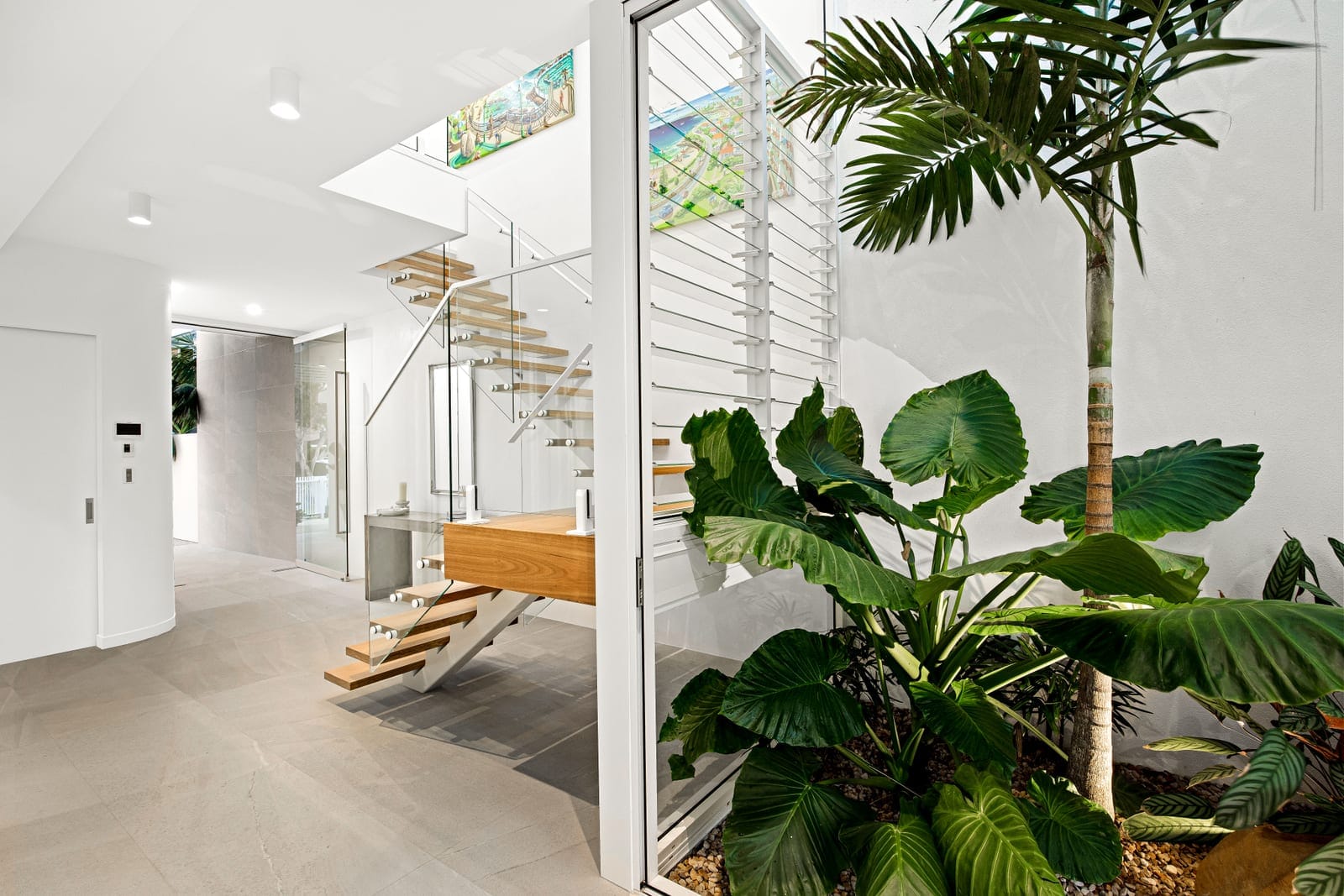 Luxury Designer Living, 230m to Sand!
