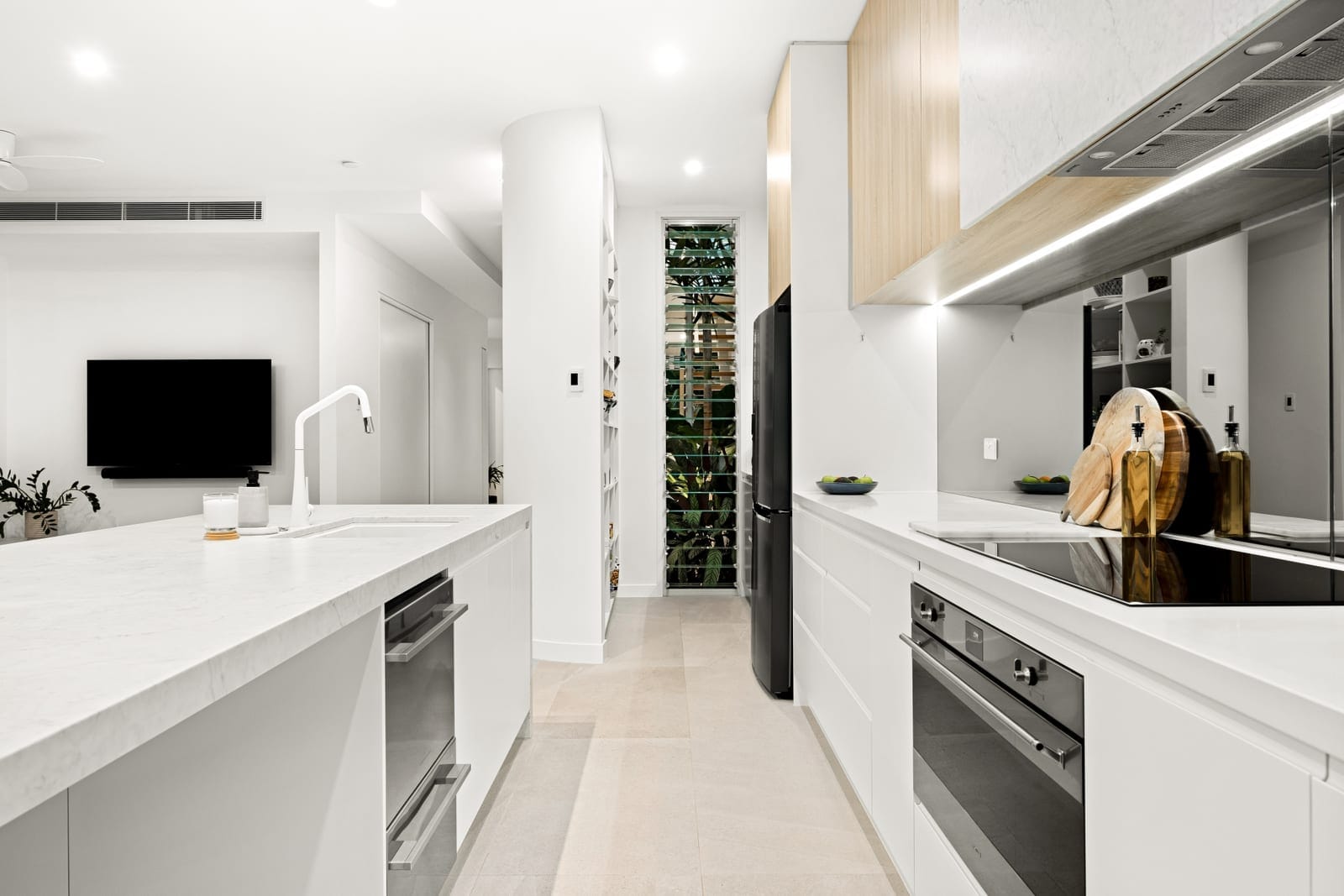 Luxury Designer Living, 230m to Sand!