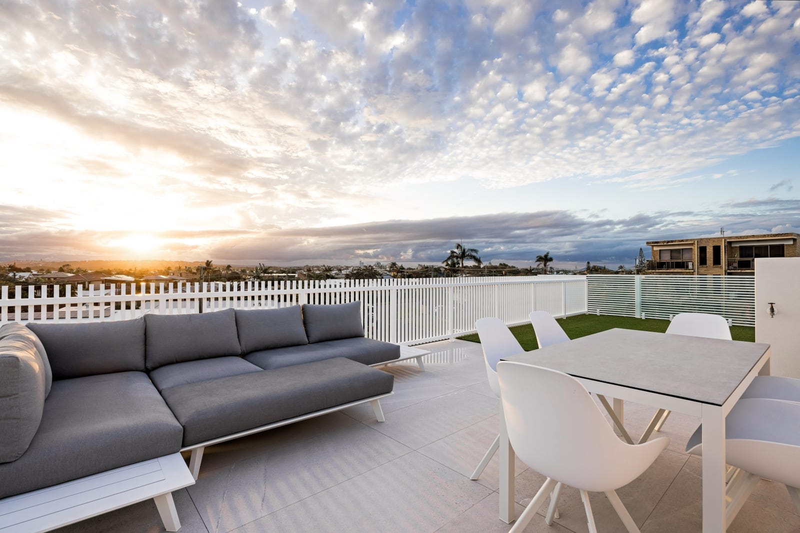 Luxury Designer Living, 230m to Sand!