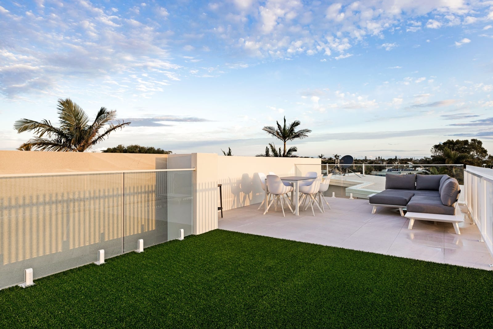 Luxury Designer Living, 230m to Sand!